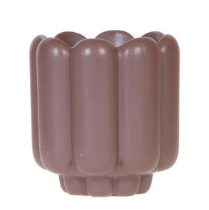Everspring pot in zachtbruine kleur met uniek gebogen design voor planten of decoratie