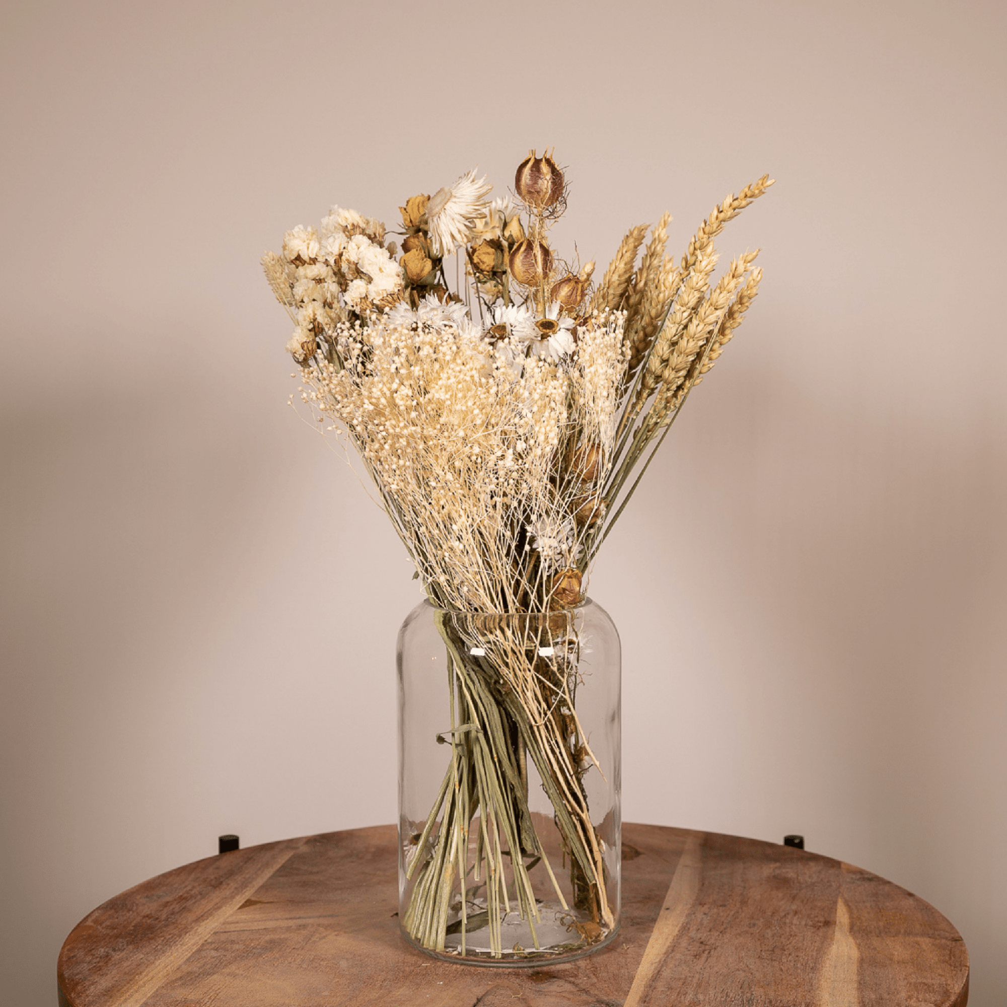 Everspring droogbloemen plukboeket naturel in glazen vaas op houten tafel voor natuurlijke decoratie