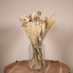 Everspring droogbloemen plukboeket naturel in glazen vaas op houten tafel voor natuurlijke decoratie